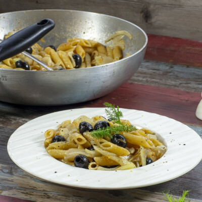 Pasta finocchi acciughe e olive
