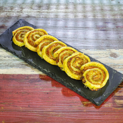 Rotolini con pesto e prosciutto cotto