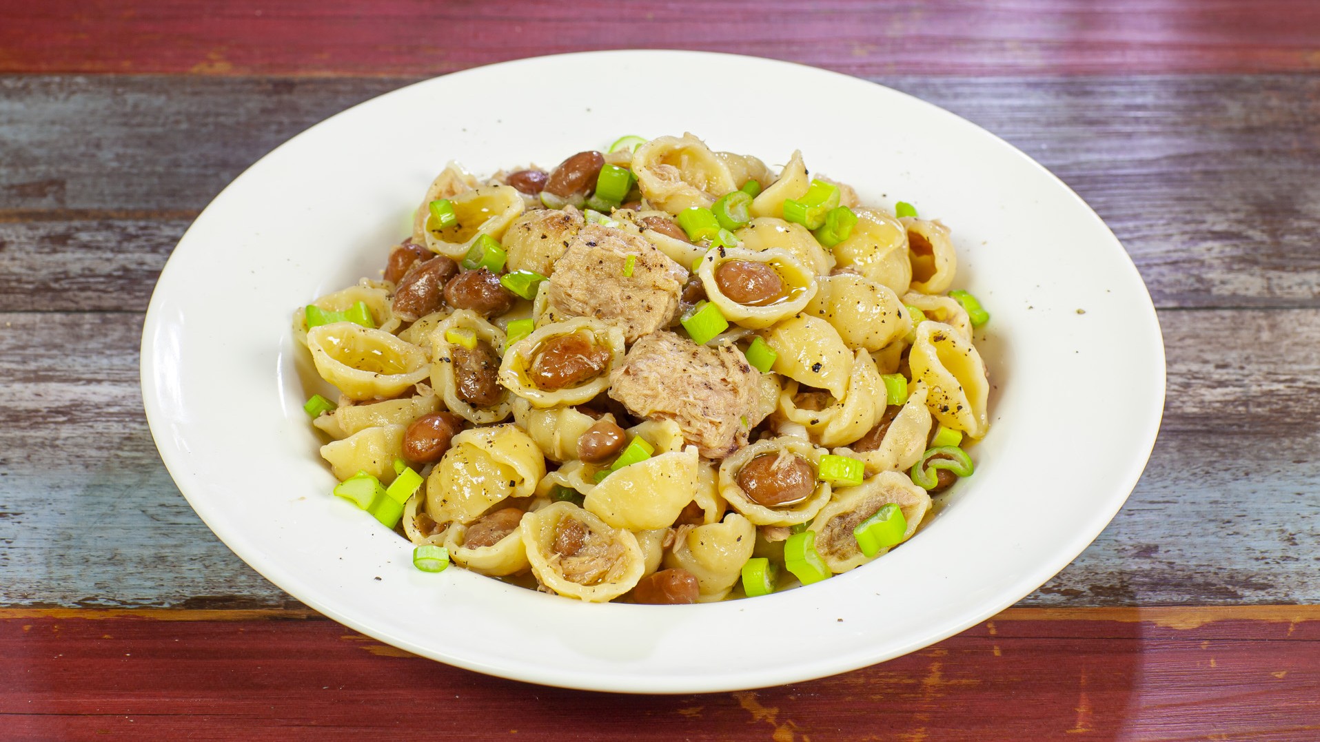 Conchiglie tonno e fagioli