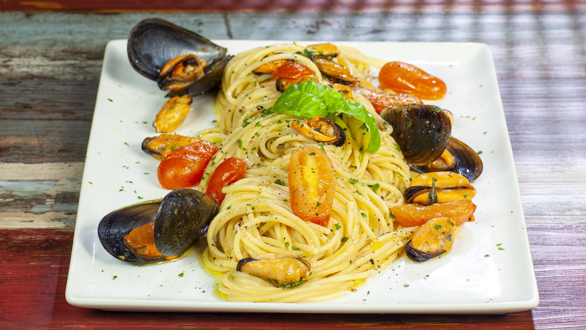 Spaghetti cozze e pomodorini