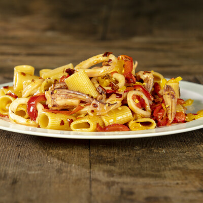 Pasta calamari e peperoni piccante
