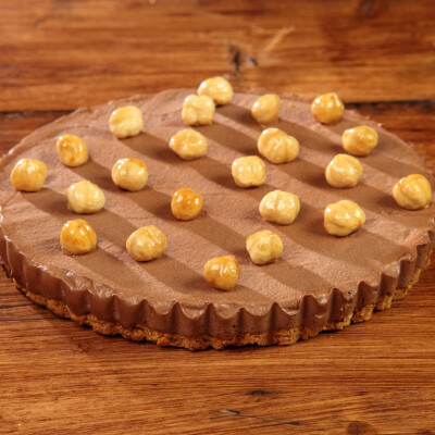 Crostata alla mousse di cioccolato e nocciole