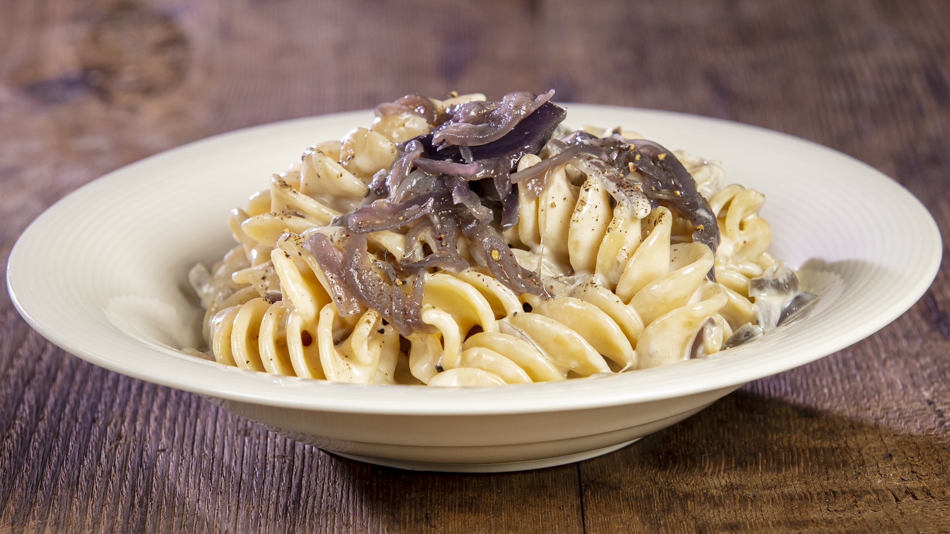 Fusilloni gorgonzola e cipolla rossa