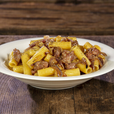 Pasta cipolle rosse e salsiccia