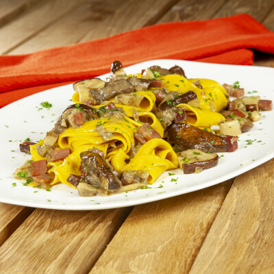 Pappardelle funghi e speck